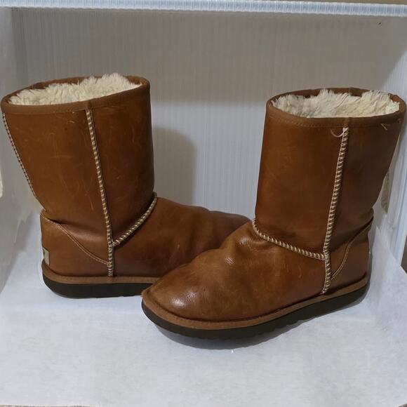 UGG AUSTRALIA CLASSIC SHORT LEATHER BOMBER BROWN CHESTNUT Size 7 - Picture 2 of 11